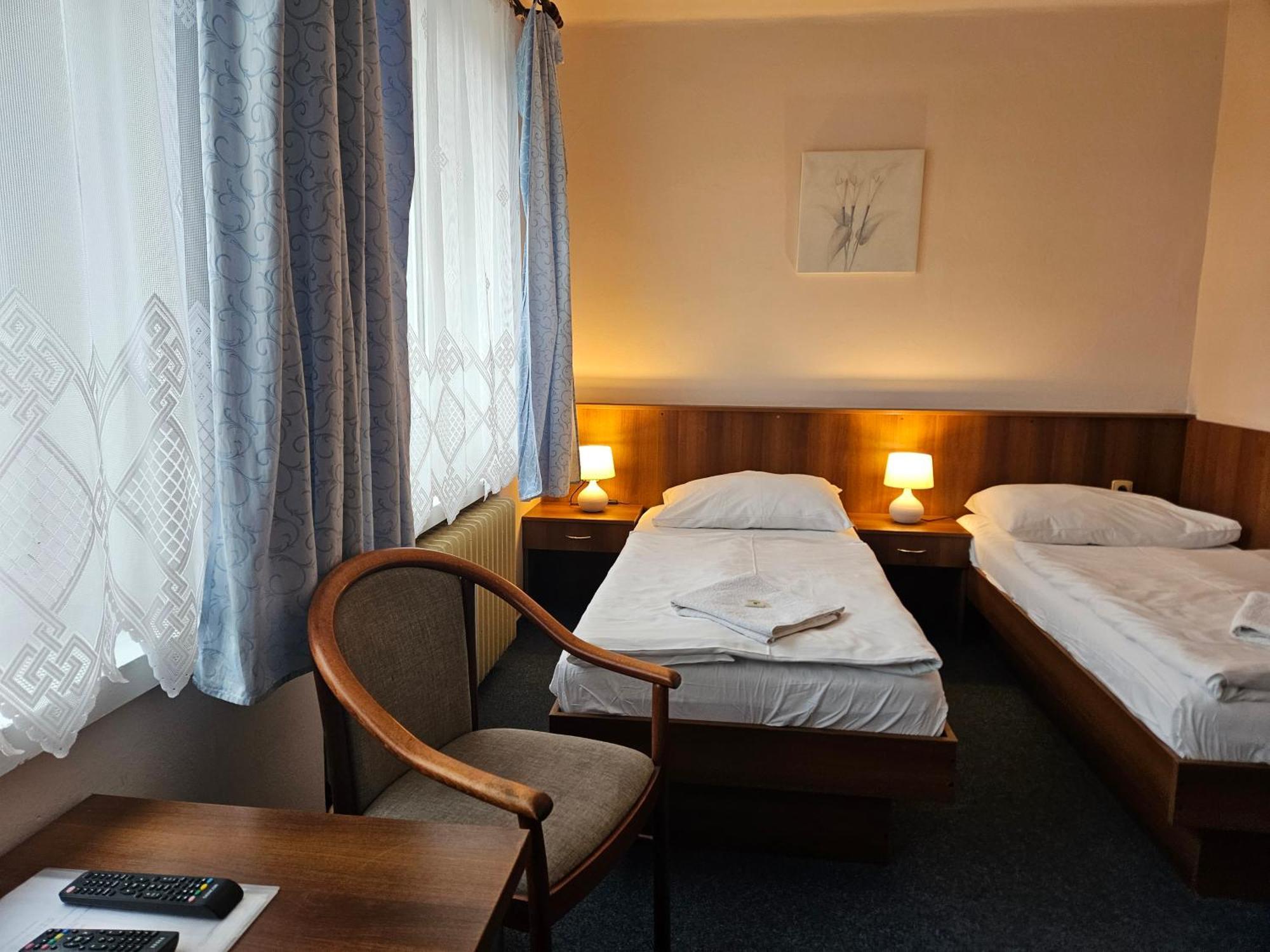Hotel Trim Пардубице Экстерьер фото
