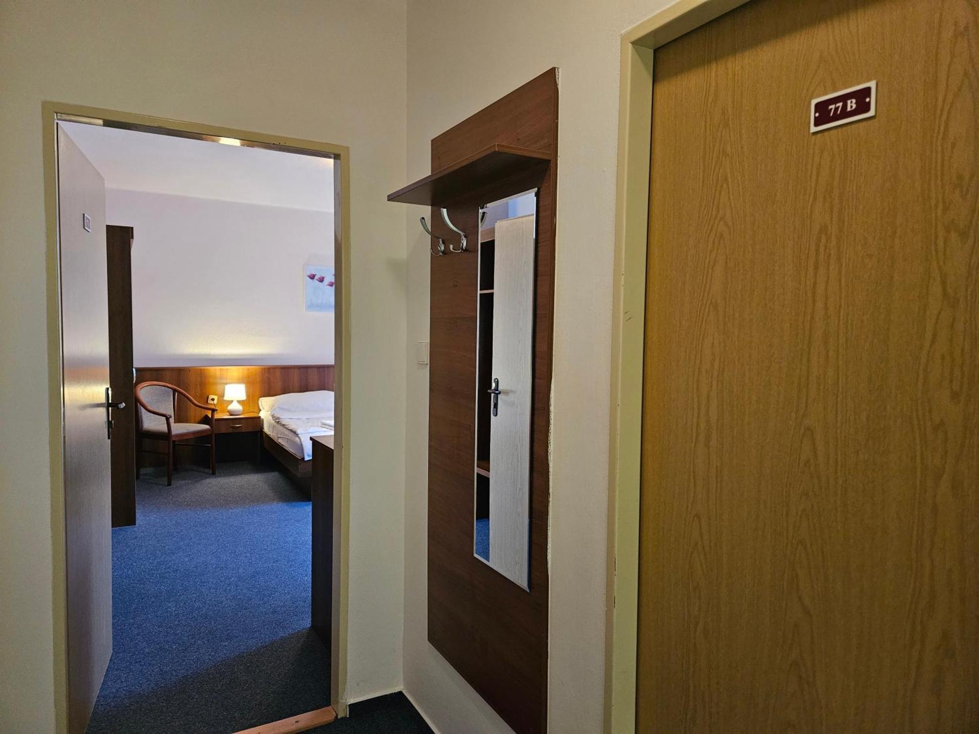 Hotel Trim Пардубице Экстерьер фото