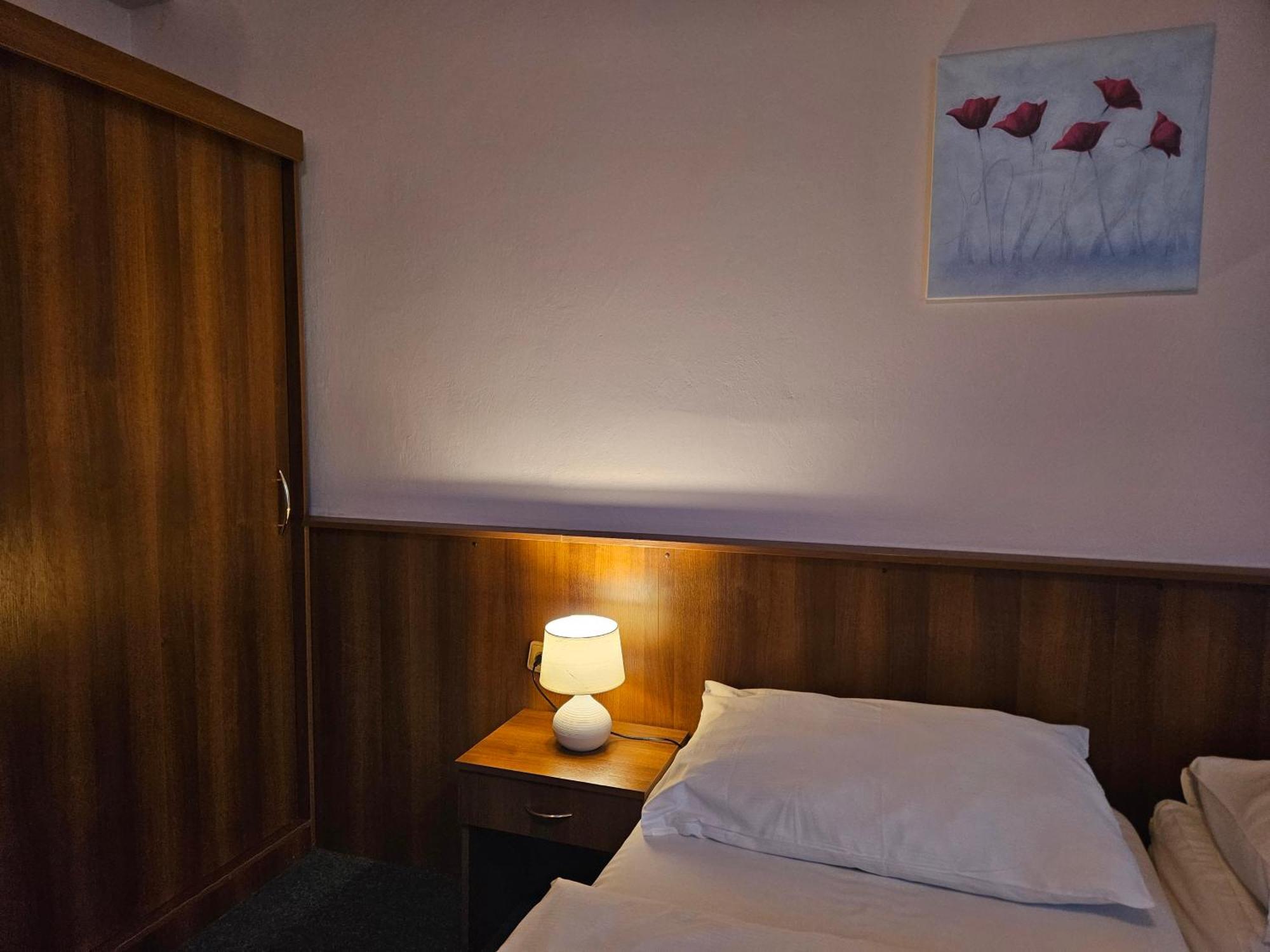 Hotel Trim Пардубице Экстерьер фото