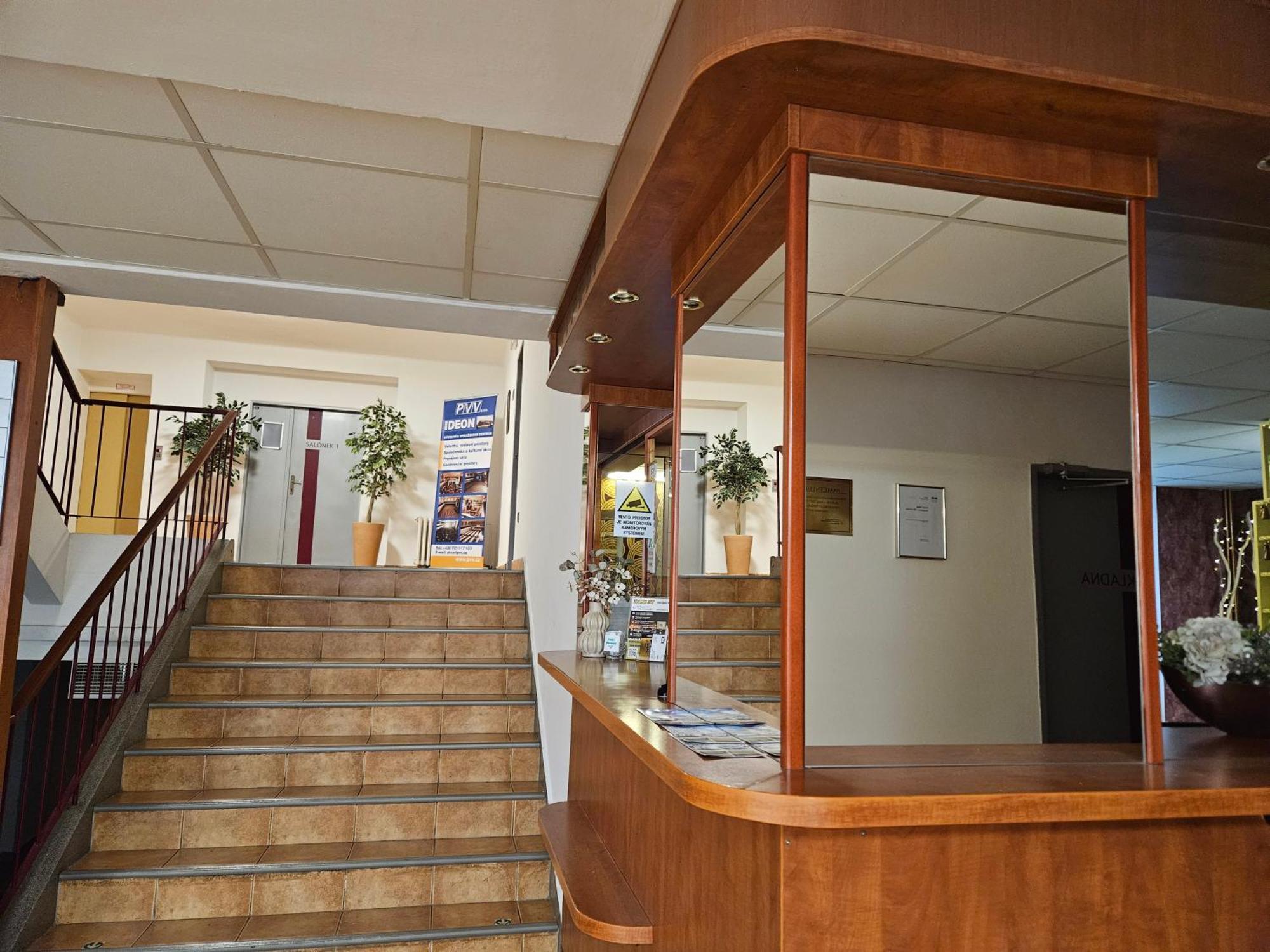 Hotel Trim Пардубице Экстерьер фото