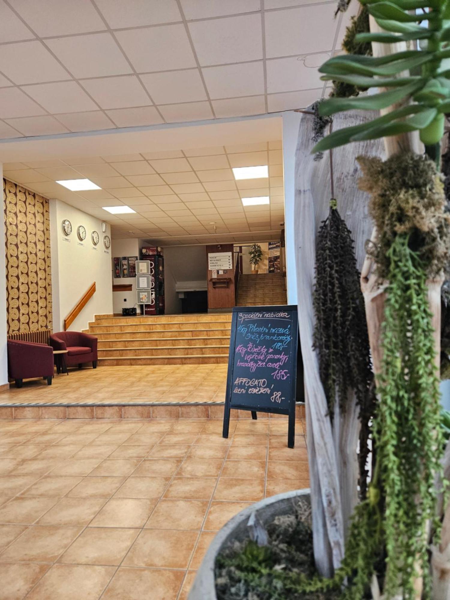 Hotel Trim Пардубице Экстерьер фото