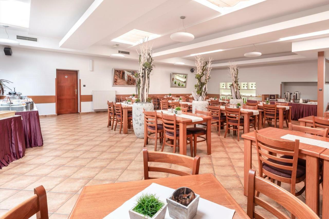 Hotel Trim Пардубице Экстерьер фото
